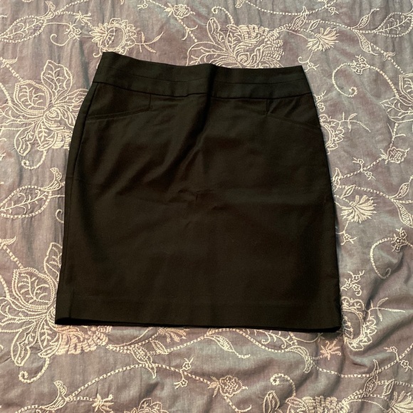 Banana Republic Size 4 black skirt with pockets - Picture 1 of 4